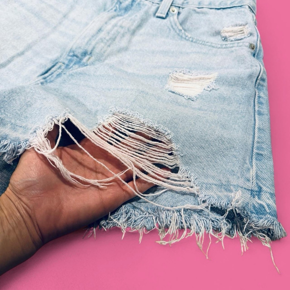 Levi’s High Waisted Mom Shorts Womens 28 Light Wash Distressed Cutoff Denim - Picture 5 of 7